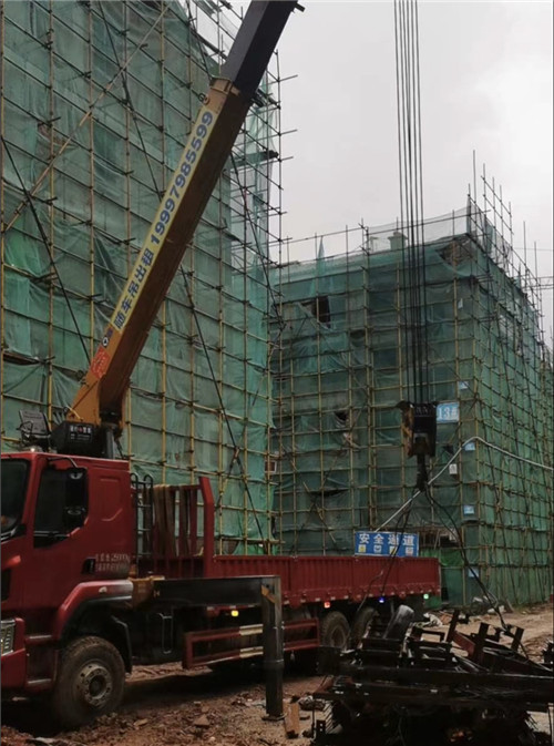 应城市“慢工细活”—— 吊车的 “微动控制” 技术