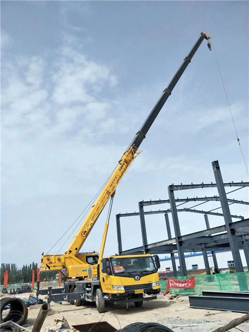 应城市超高层建筑钢结构吊装案例